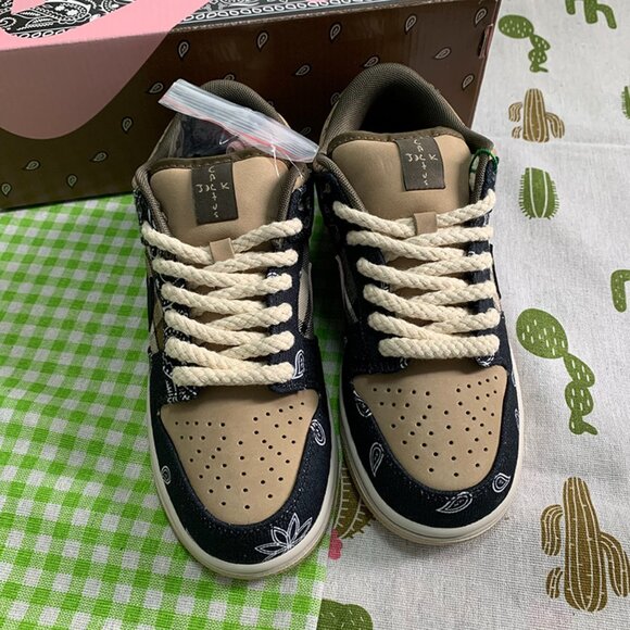 Nike Sb Dunk Low Top Travis Scott Ultimate Sneaker - Picture 1 of 9